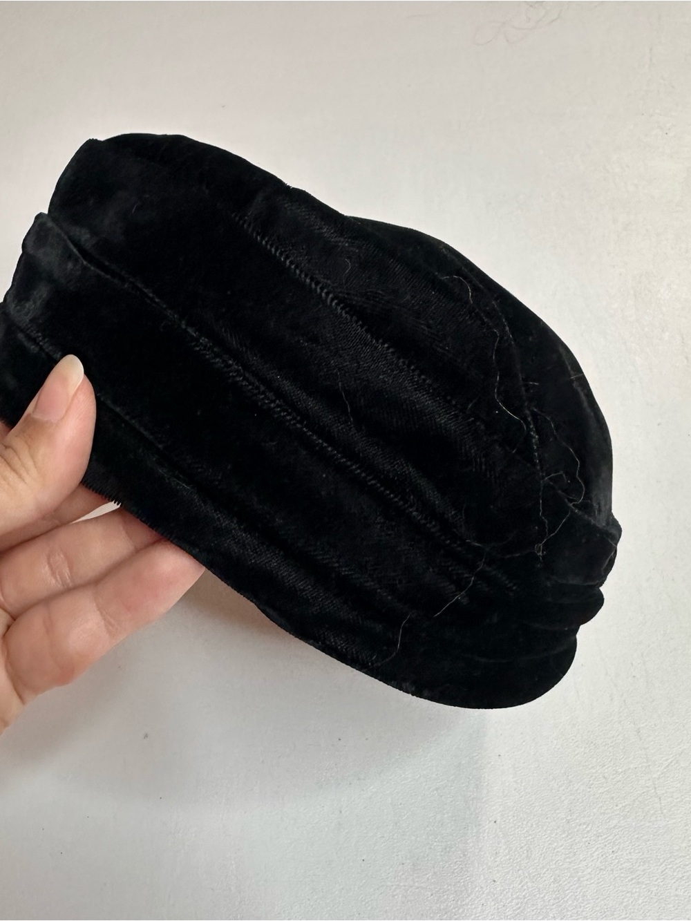 Vintage 1960s black velvet pillbox hat